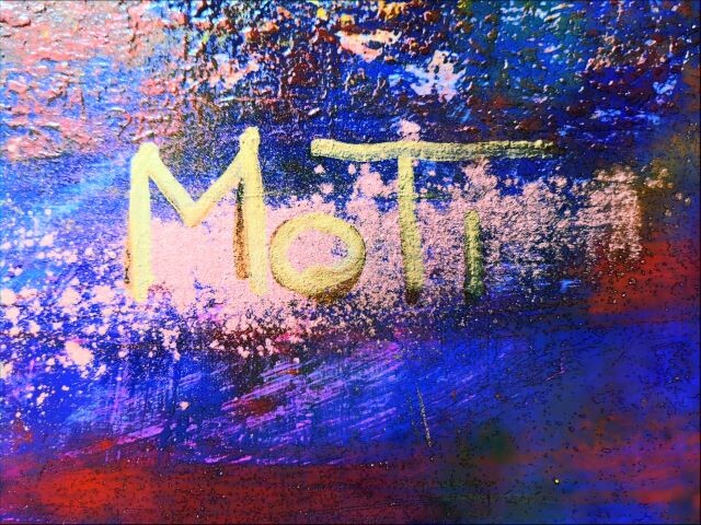 Moti ©2025